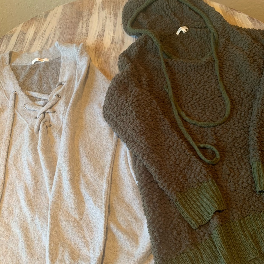 Bundle 2 Soft Sweaters Size L